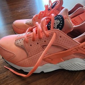 NIKE AIR HUARACHE RUN ATOMIC PINK OFF WHITE SIZE 9